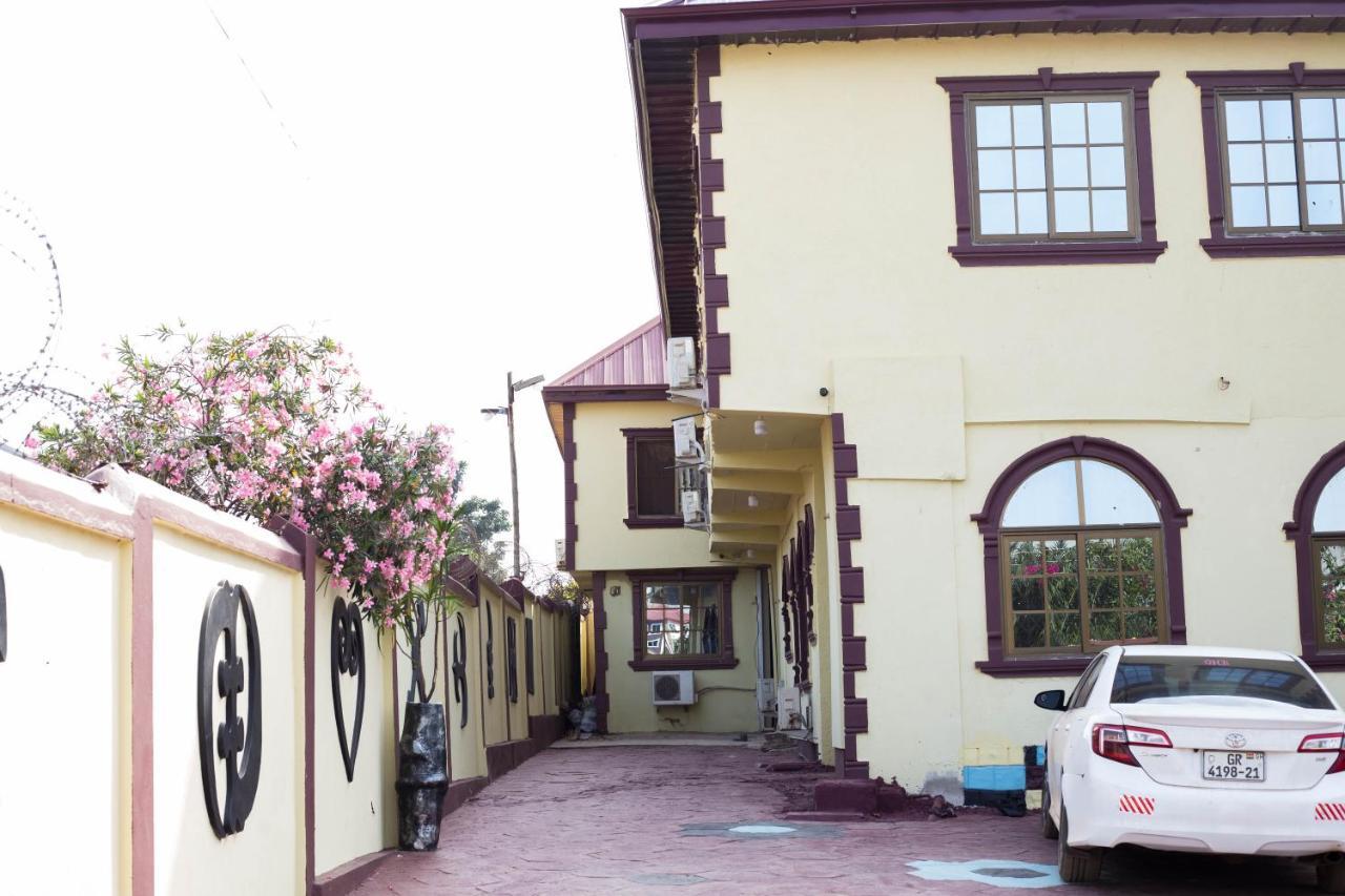 Gya-Son Royal Guest House คูมาซี ภายนอก รูปภาพ
