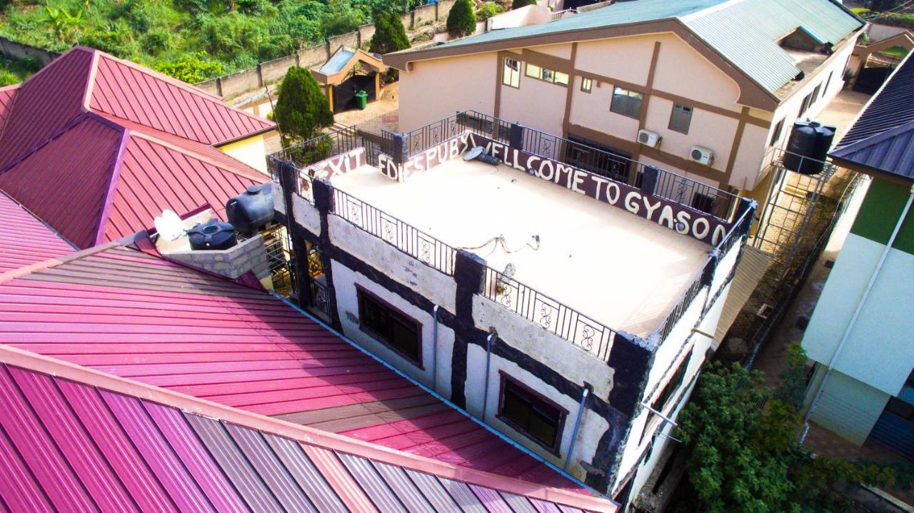 Gya-Son Royal Guest House คูมาซี ภายนอก รูปภาพ