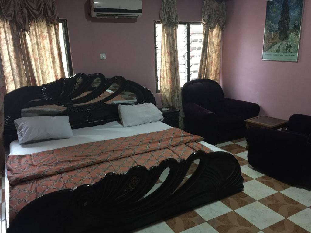 Gya-Son Royal Guest House คูมาซี ภายนอก รูปภาพ