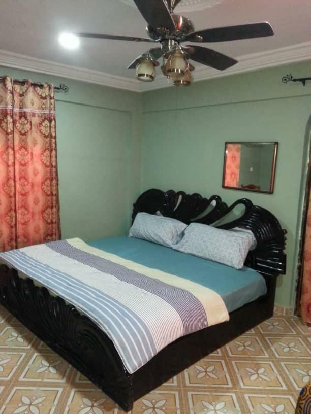 Gya-Son Royal Guest House คูมาซี ภายนอก รูปภาพ