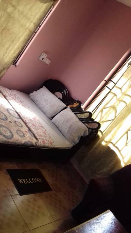 Gya-Son Royal Guest House คูมาซี ภายนอก รูปภาพ