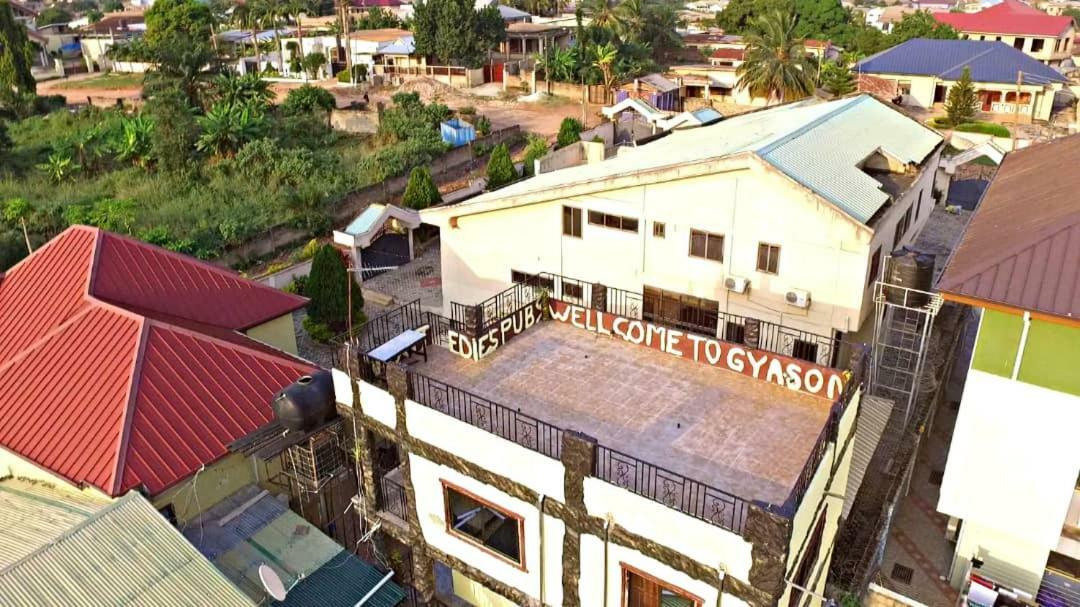 Gya-Son Royal Guest House คูมาซี ภายนอก รูปภาพ